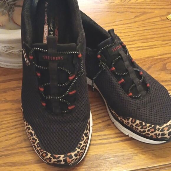 Sketchers Relaxed Fit Sneakers - Picture 6 of 11